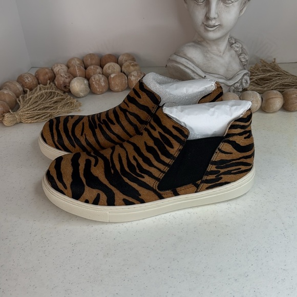 Coconuts by Matisse HARLAN Tiger Fur CowHair Sneakers Booties Women’s US 7.5 - Picture 3 of 8